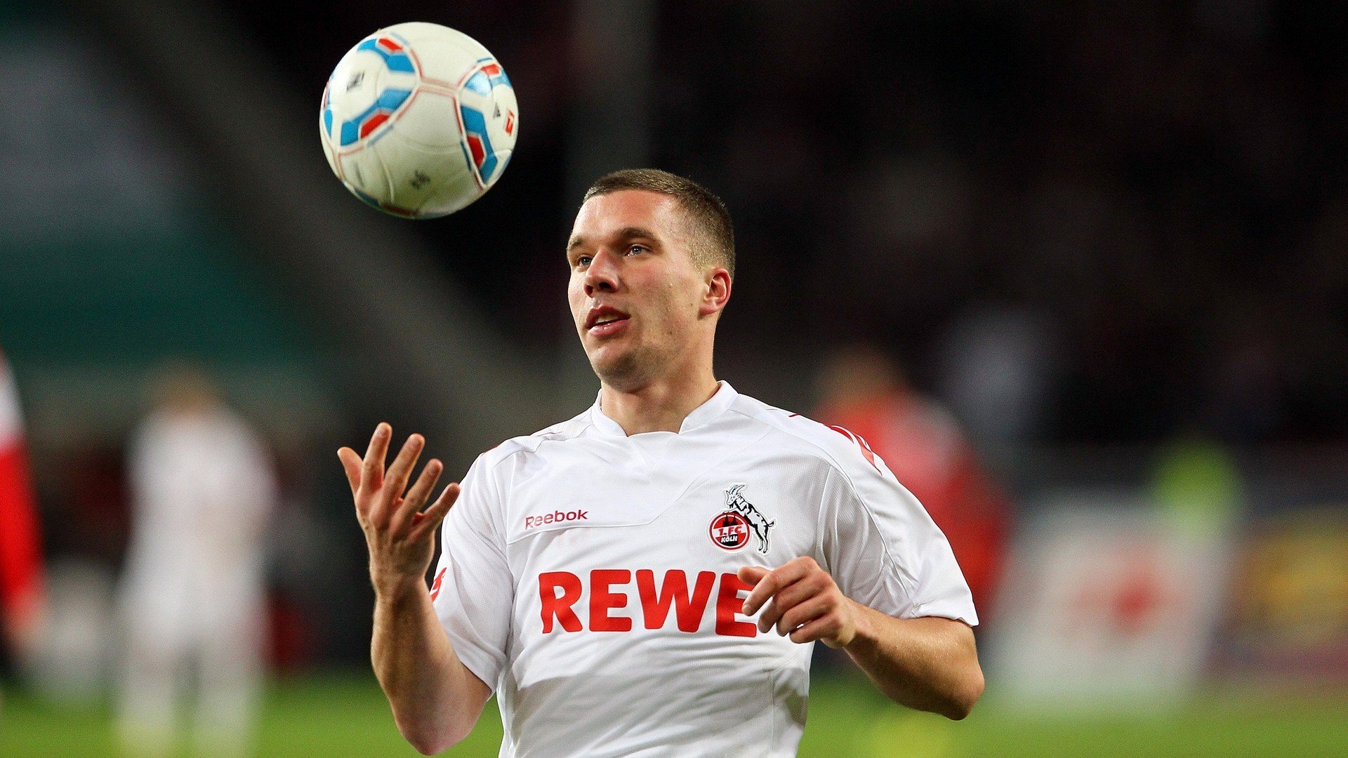 传奇回归！C罗助球队晋级欧冠四强，c罗欧洲杯助攻